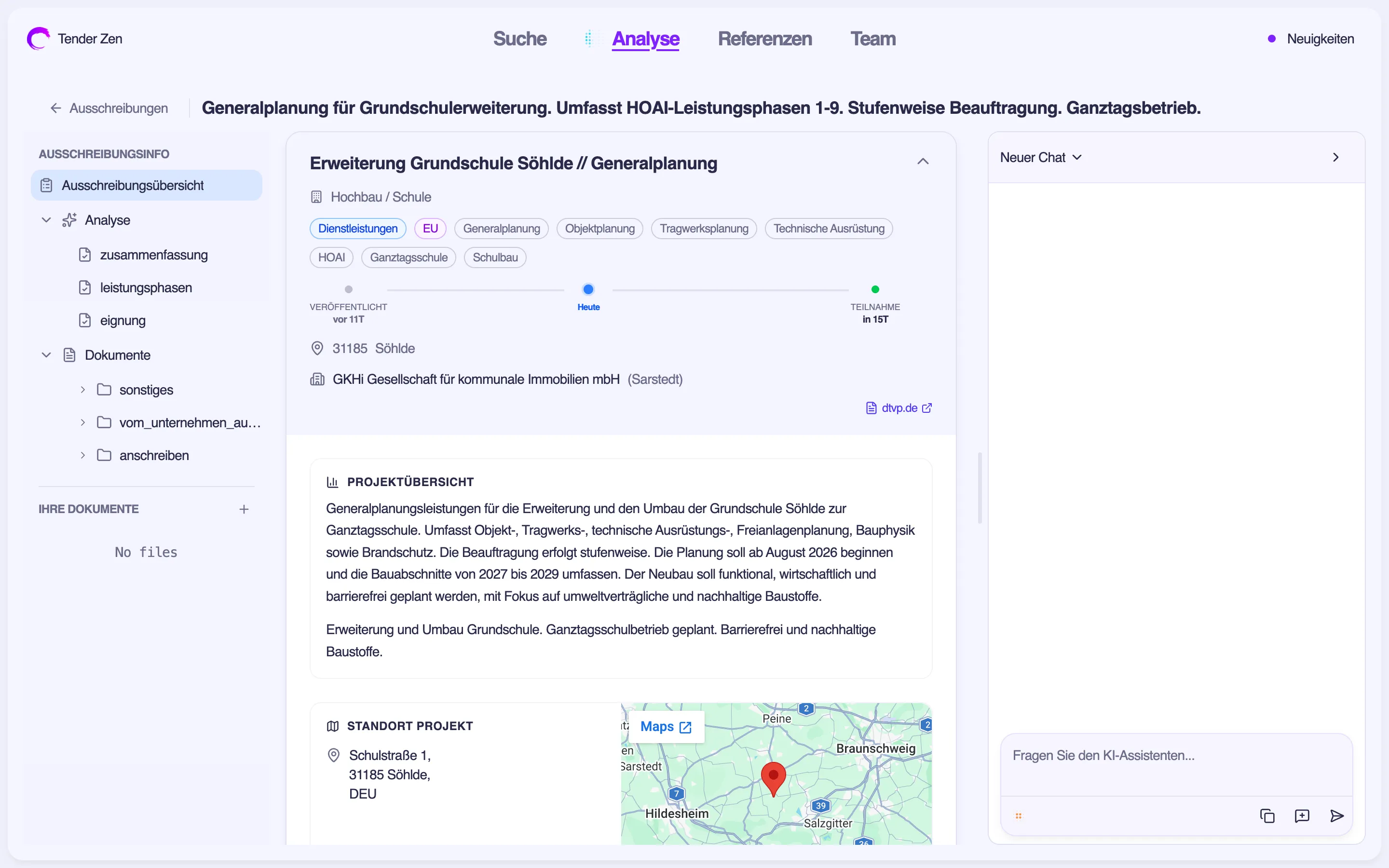 Der Workspace mit drei Bereichen: Ausschreibungsinfo links, Editor in der Mitte, KI-Assistent rechts